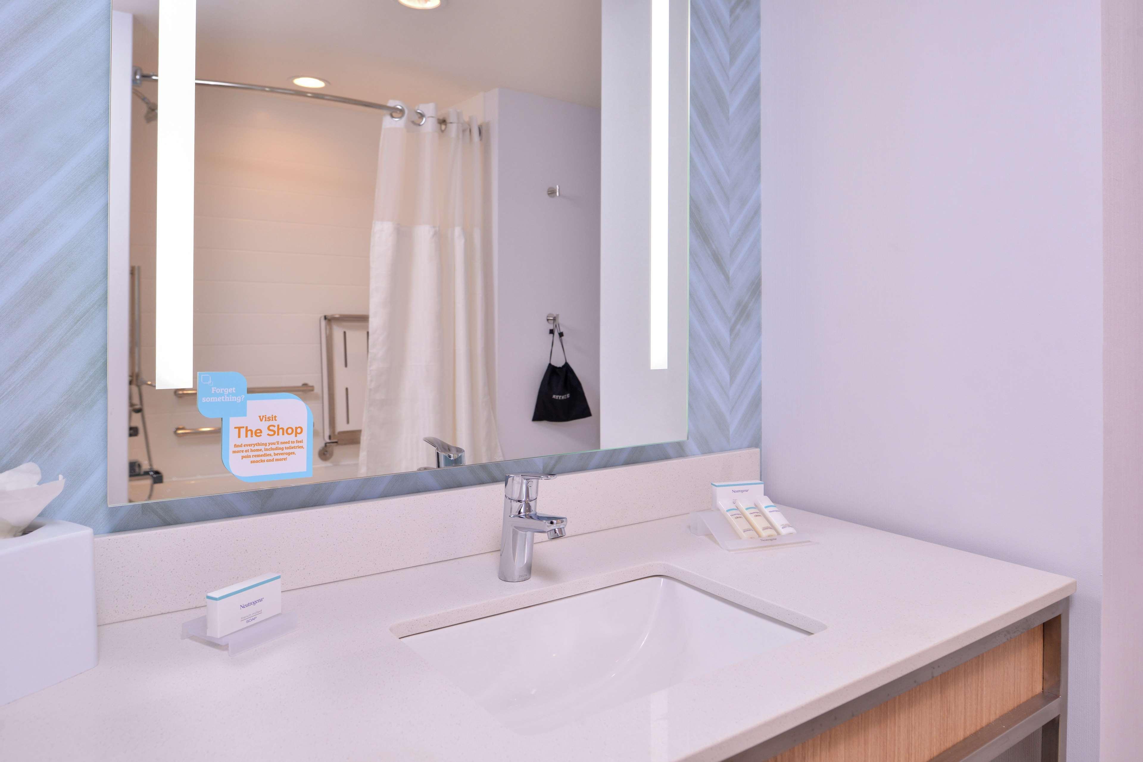 Hilton Garden Inn Kansas City Airport Mo Dış mekan fotoğraf